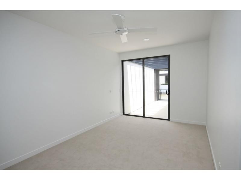 19 River Vista Way, Paradise Point QLD 4216