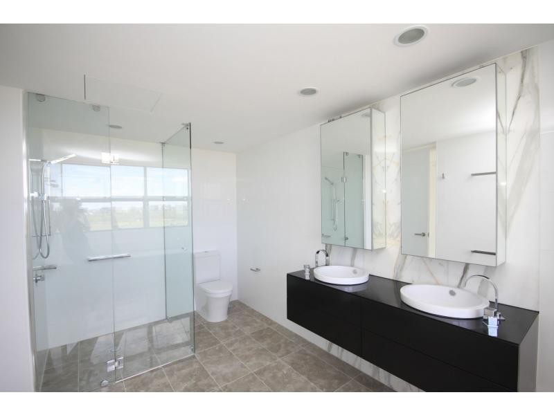 19 River Vista Way, Paradise Point QLD 4216