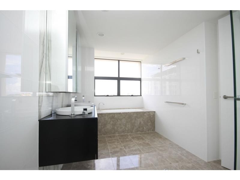 19 River Vista Way, Paradise Point QLD 4216