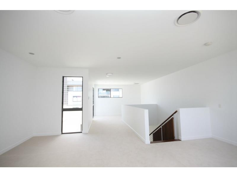 19 River Vista Way, Paradise Point QLD 4216