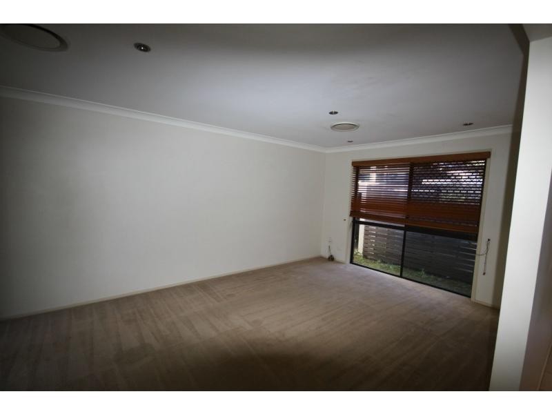 23 Glass Street, Ashmore QLD 4214