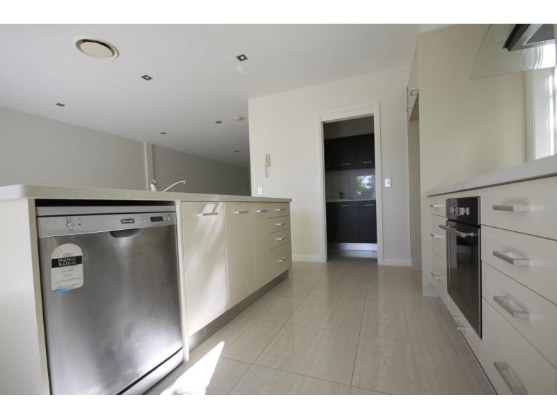 5/27 Gordon Street, Labrador QLD 4215