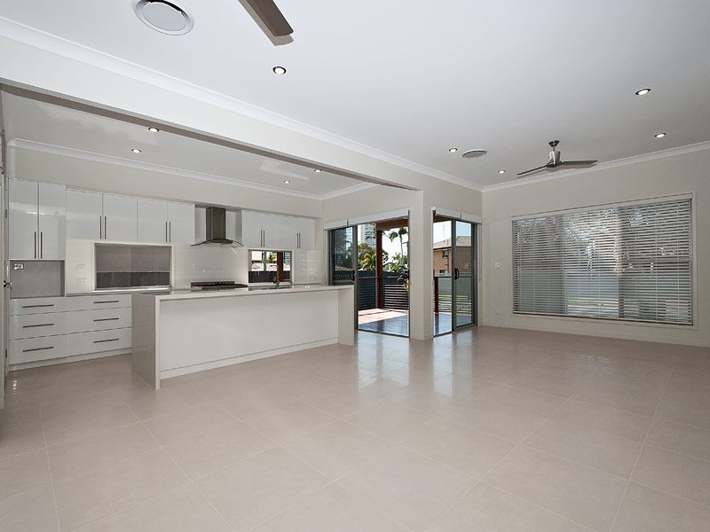 42 Stradbroke Street, Runaway Bay QLD 4216