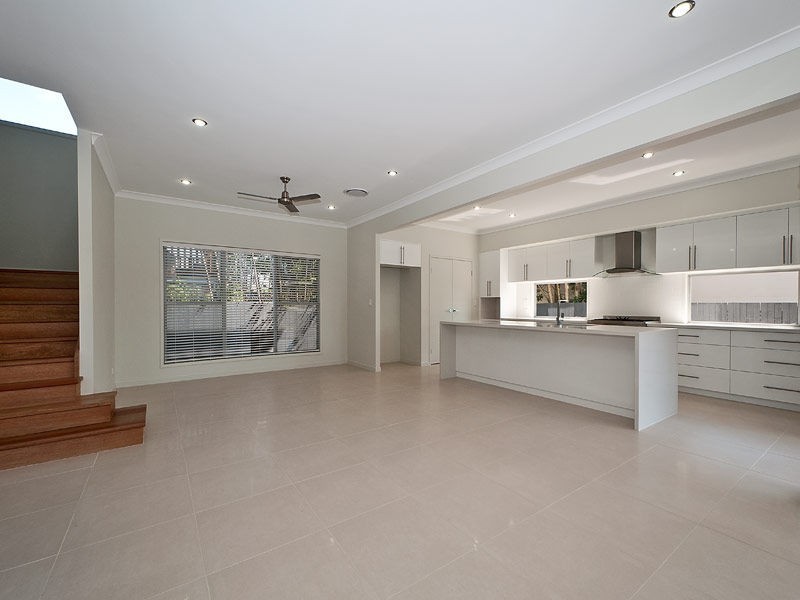 42 Stradbroke Street, Runaway Bay QLD 4216