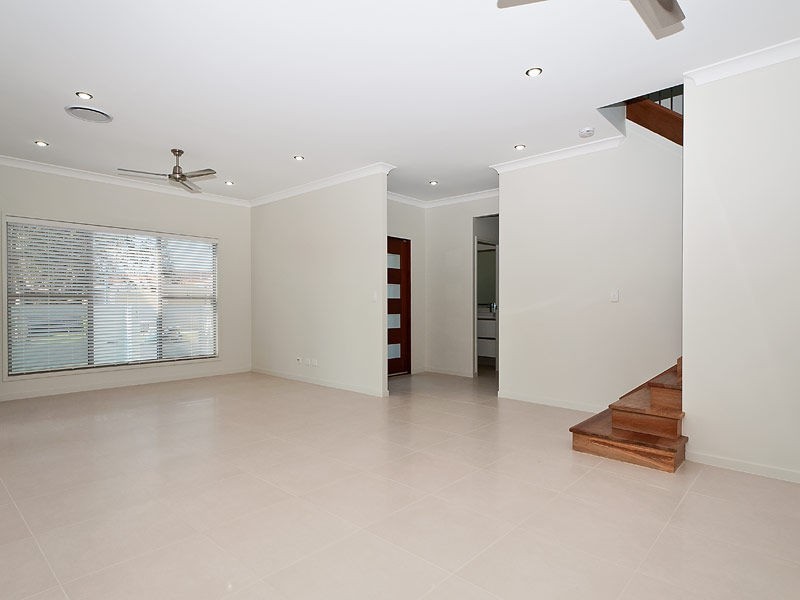 42 Stradbroke Street, Runaway Bay QLD 4216