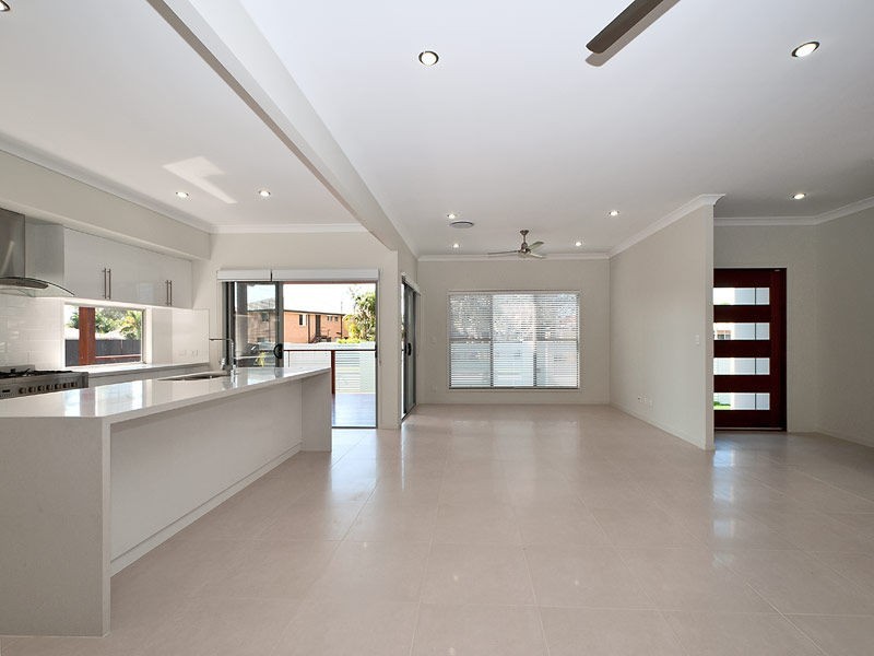 42 Stradbroke Street, Runaway Bay QLD 4216