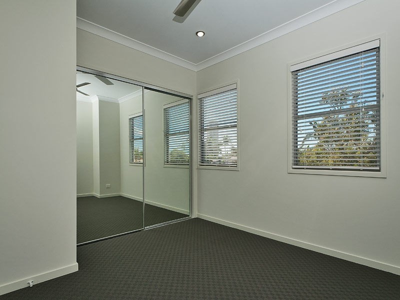 42 Stradbroke Street, Runaway Bay QLD 4216