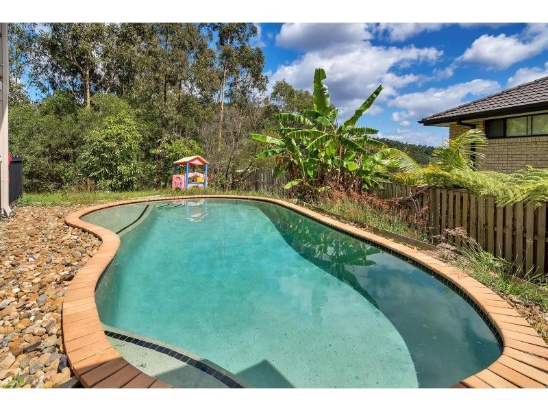 8 Maloney Crescent, Maudsland QLD 4210