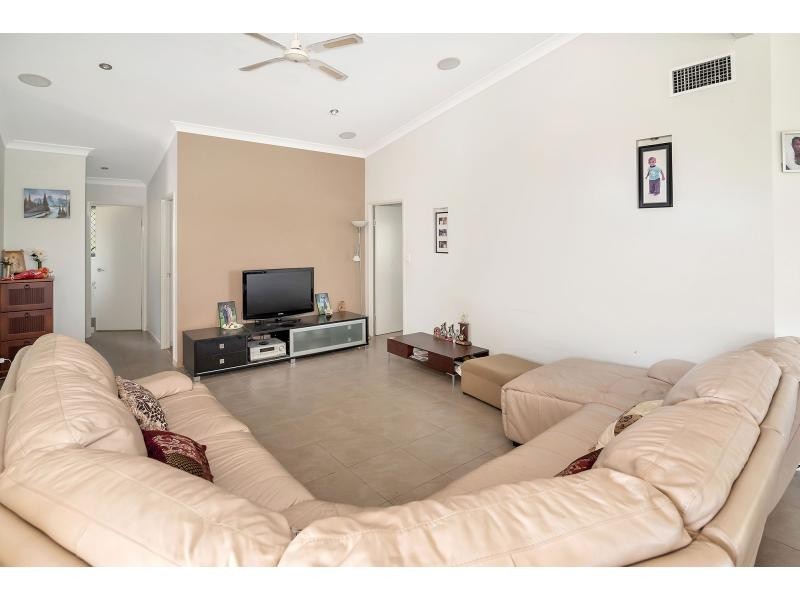 8 Maloney Crescent, Maudsland QLD 4210