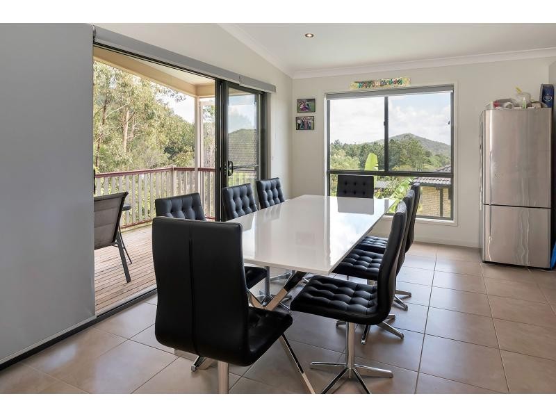 8 Maloney Crescent, Maudsland QLD 4210