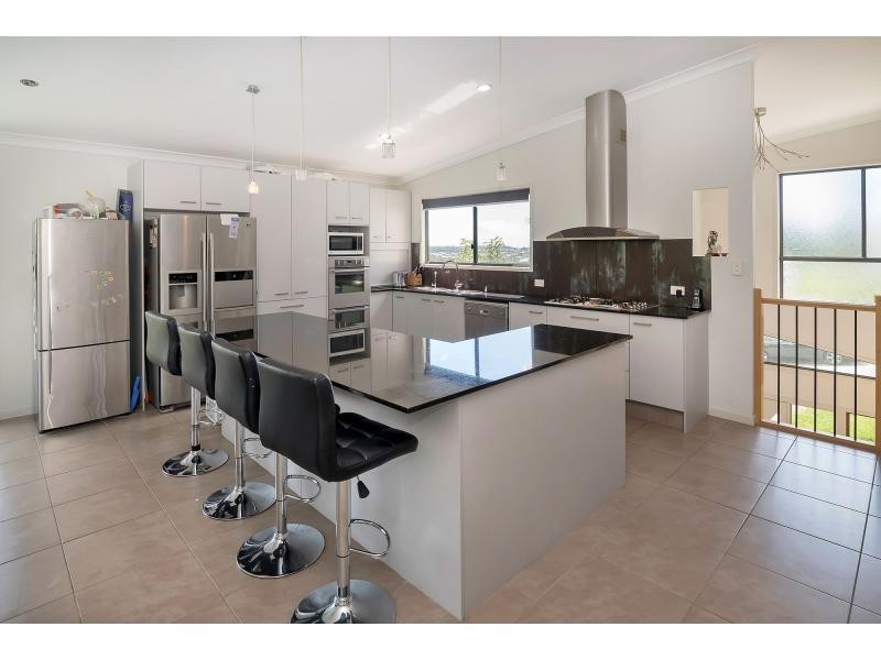 8 Maloney Crescent, Maudsland QLD 4210