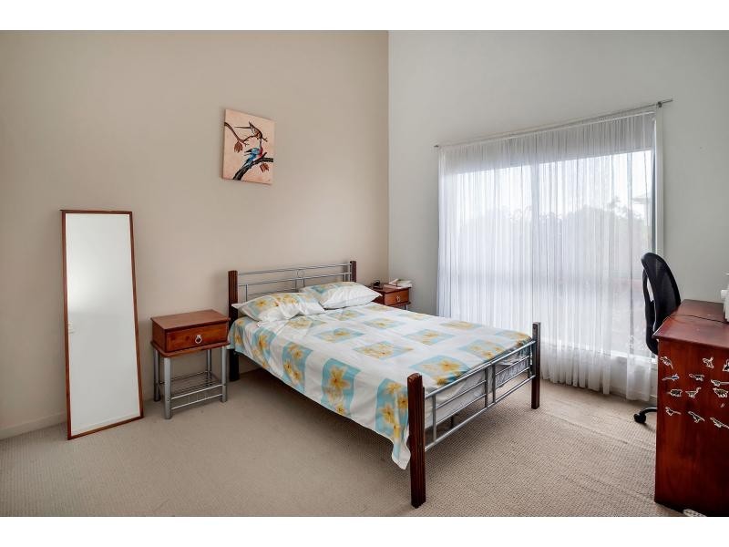 8 Maloney Crescent, Maudsland QLD 4210