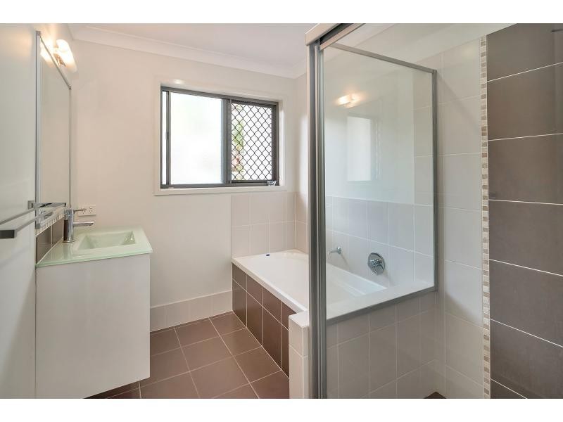 8 Maloney Crescent, Maudsland QLD 4210
