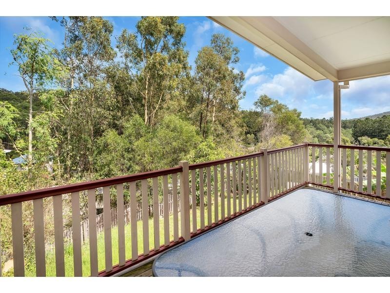 8 Maloney Crescent, Maudsland QLD 4210