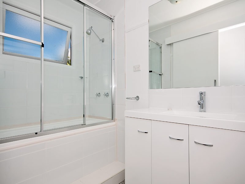 19 Broadwater Street, Runaway Bay QLD 4216
