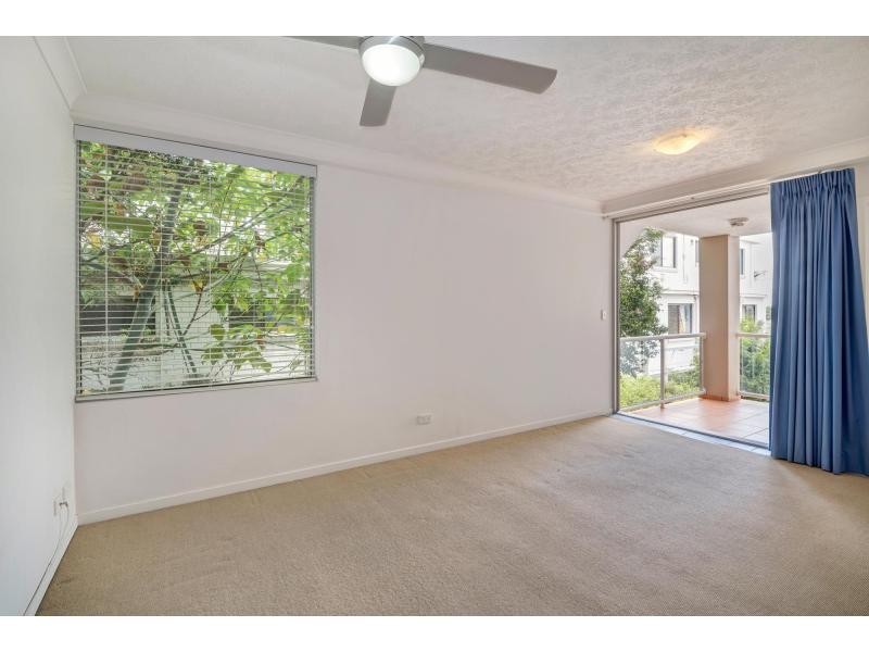 8/130 Marine Parade, Southport QLD 4215