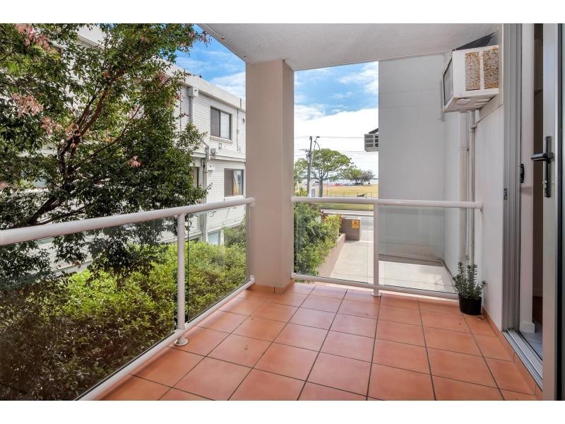 8/130 Marine Parade, Southport QLD 4215