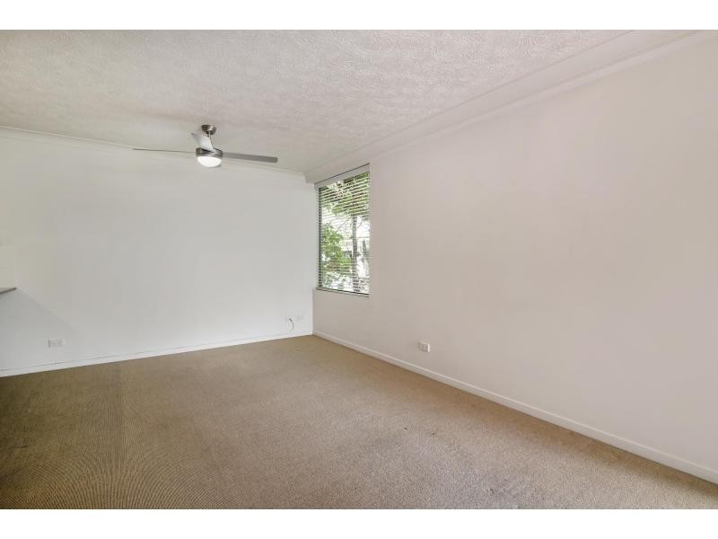 8/130 Marine Parade, Southport QLD 4215