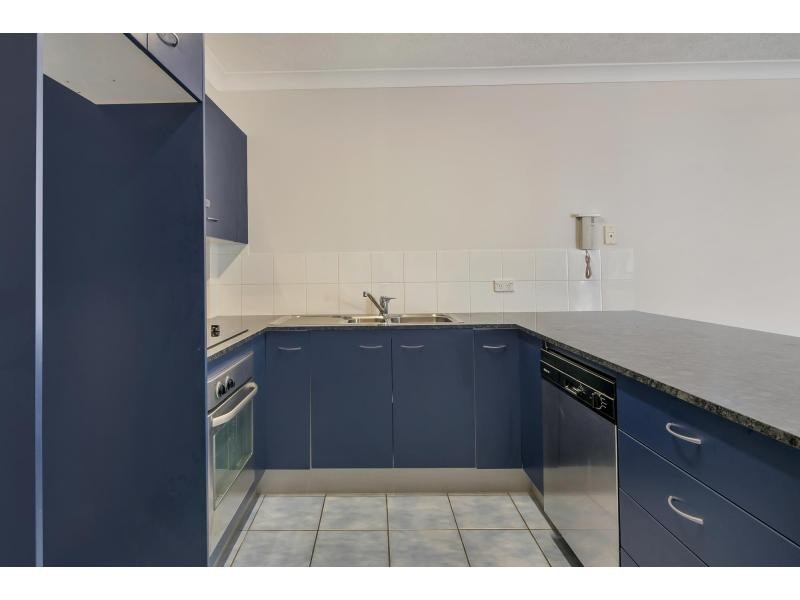 8/130 Marine Parade, Southport QLD 4215