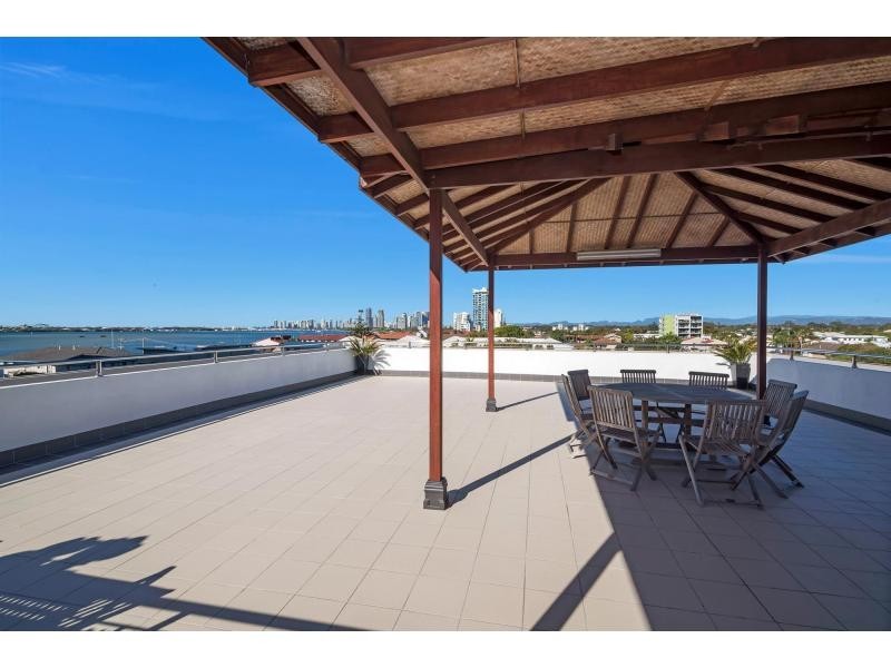 3/10 Imperial Patio Homes Street, Labrador QLD 4215