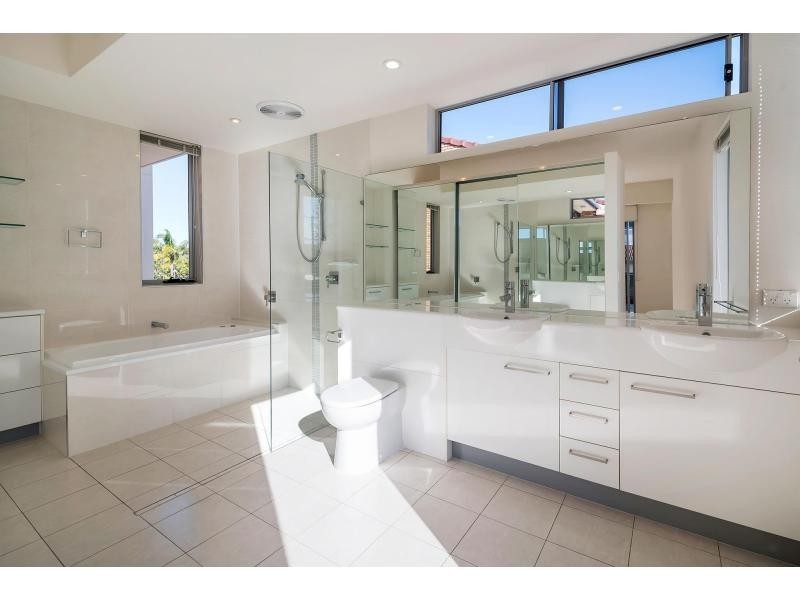 3/10 Imperial Patio Homes Street, Labrador QLD 4215