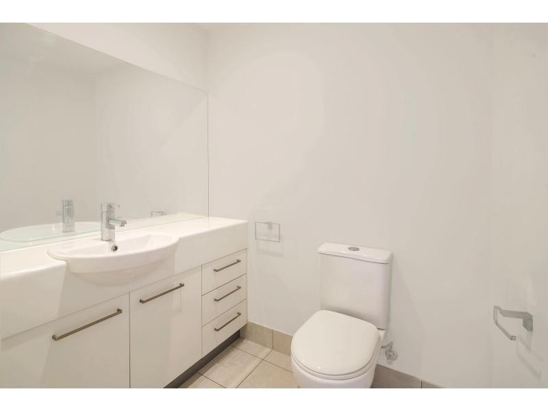 3/10 Imperial Patio Homes Street, Labrador QLD 4215