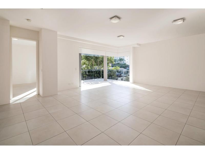 3/10 Imperial Patio Homes Street, Labrador QLD 4215