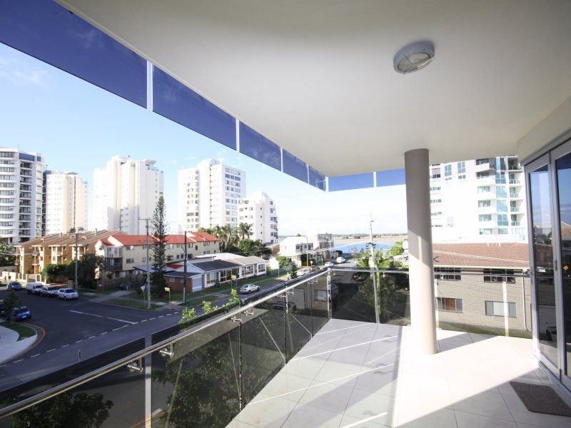 3/10 Imperial Patio Homes Street, Labrador QLD 4215