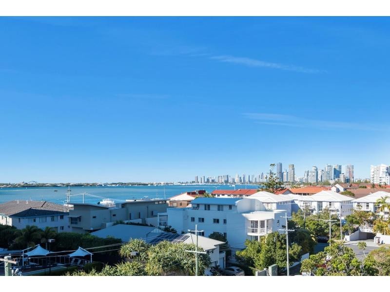 3/10 Imperial Patio Homes Street, Labrador QLD 4215