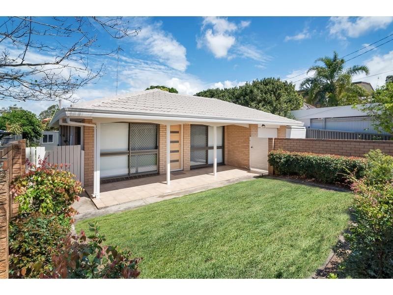 16 Plover Avenue, Paradise Point QLD 4216