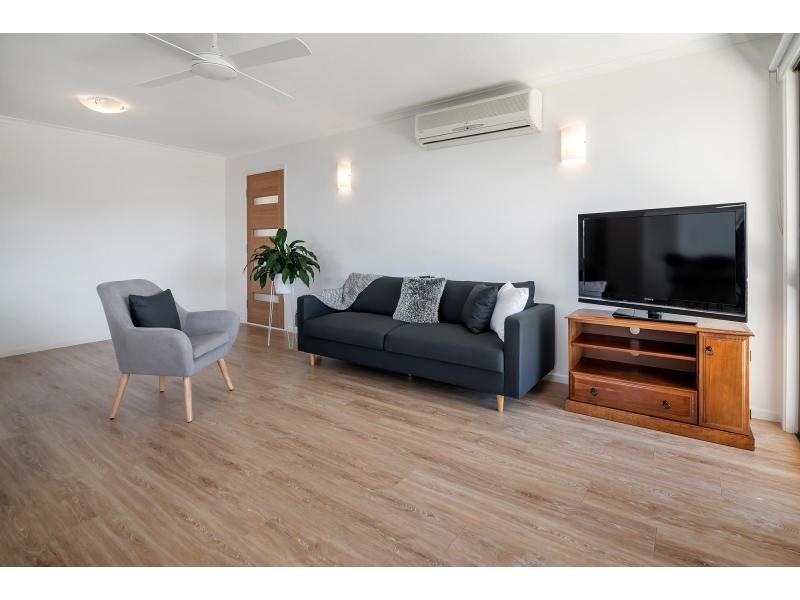 16 Plover Avenue, Paradise Point QLD 4216