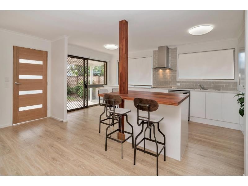 16 Plover Avenue, Paradise Point QLD 4216