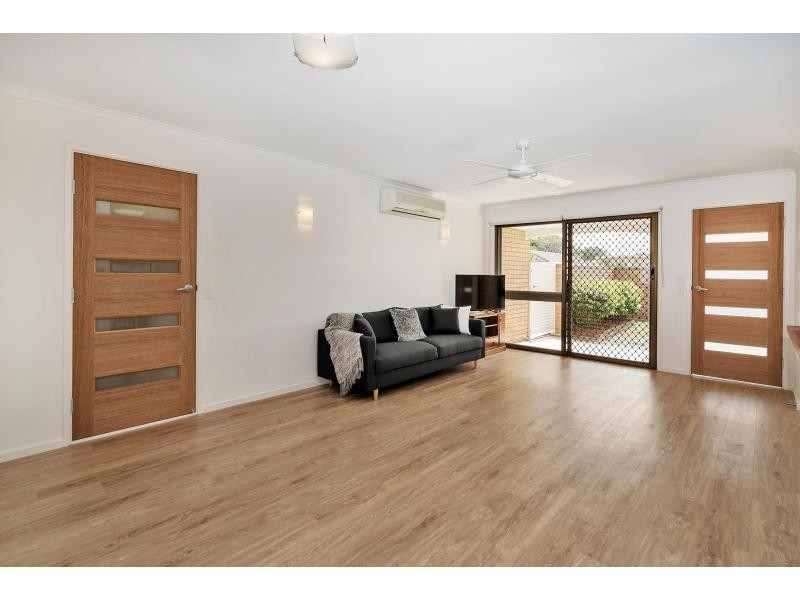 16 Plover Avenue, Paradise Point QLD 4216