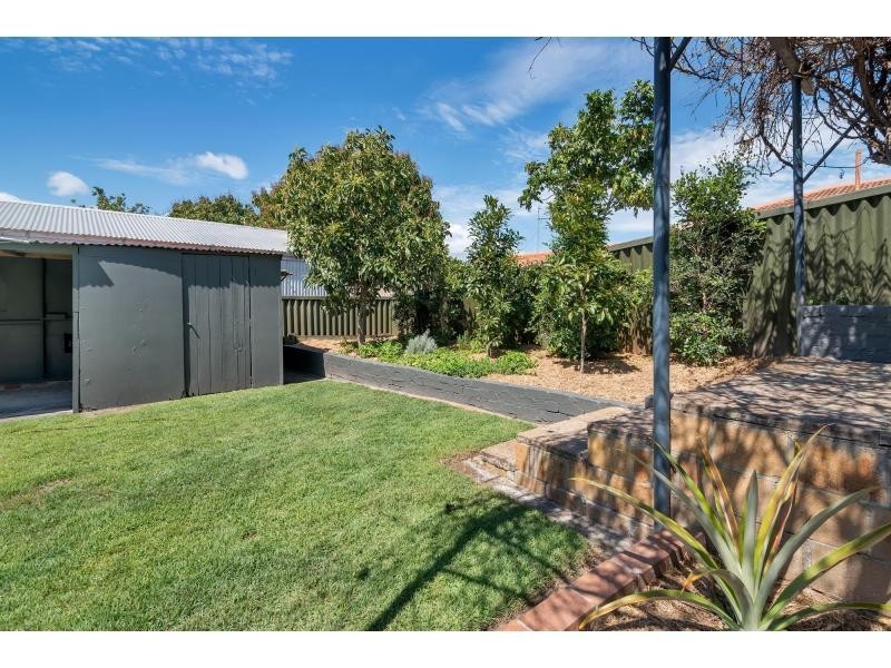 16 Plover Avenue, Paradise Point QLD 4216