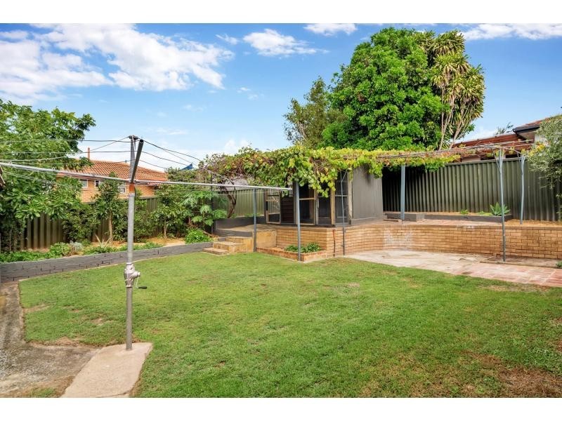 16 Plover Avenue, Paradise Point QLD 4216