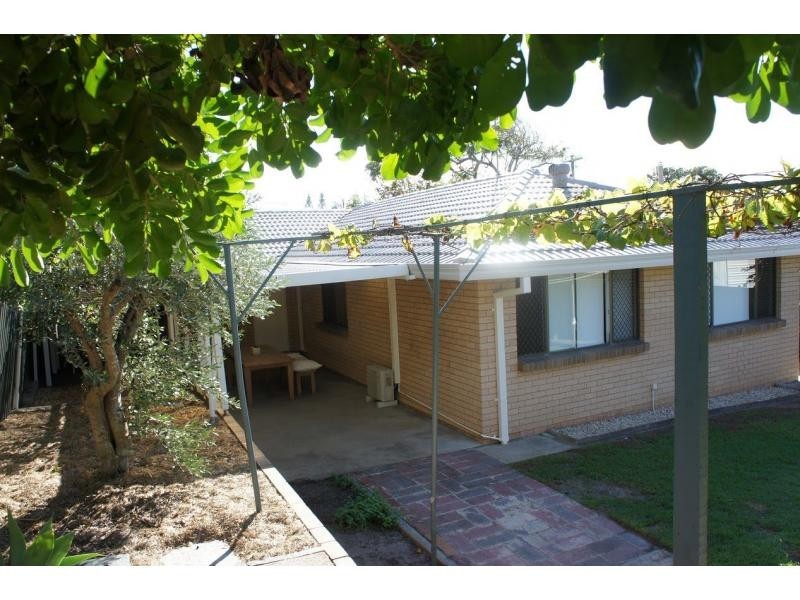 16 Plover Avenue, Paradise Point QLD 4216