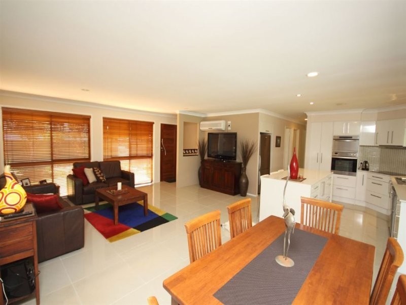 2 Kikori Crescent, Runaway Bay QLD 4216