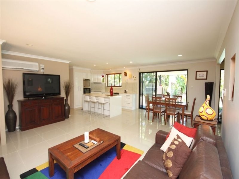 2 Kikori Crescent, Runaway Bay QLD 4216