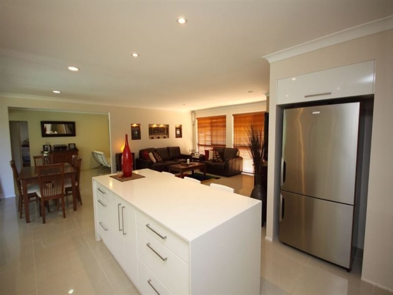 2 Kikori Crescent, Runaway Bay QLD 4216