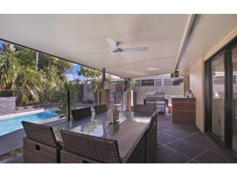 2 Kikori Crescent, Runaway Bay QLD 4216