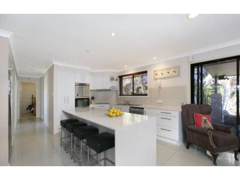 2 Kikori Crescent, Runaway Bay QLD 4216