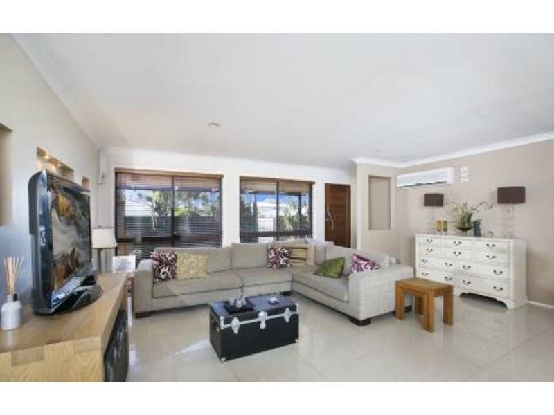 2 Kikori Crescent, Runaway Bay QLD 4216