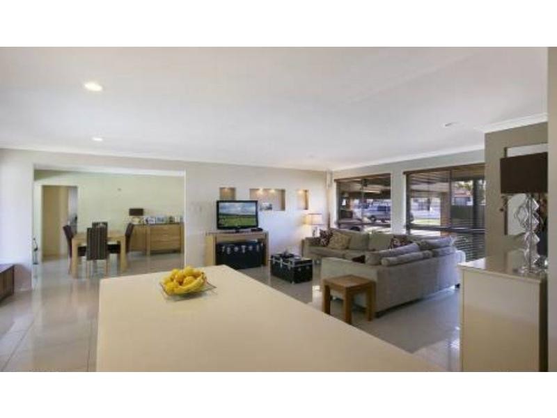 2 Kikori Crescent, Runaway Bay QLD 4216