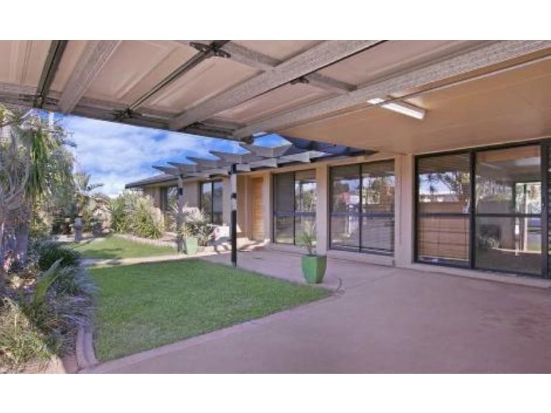 2 Kikori Crescent, Runaway Bay QLD 4216