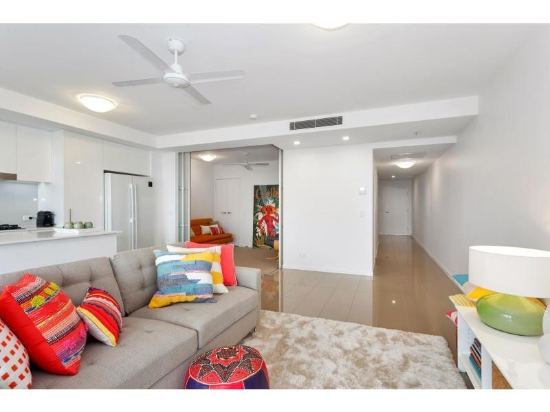 807/378 Marine Parade, Labrador QLD 4215