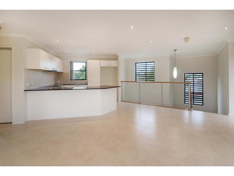 2/46 Harris Street, Labrador QLD 4215