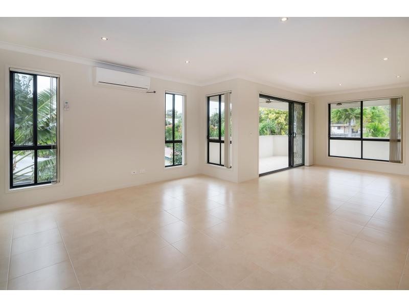 2/46 Harris Street, Labrador QLD 4215