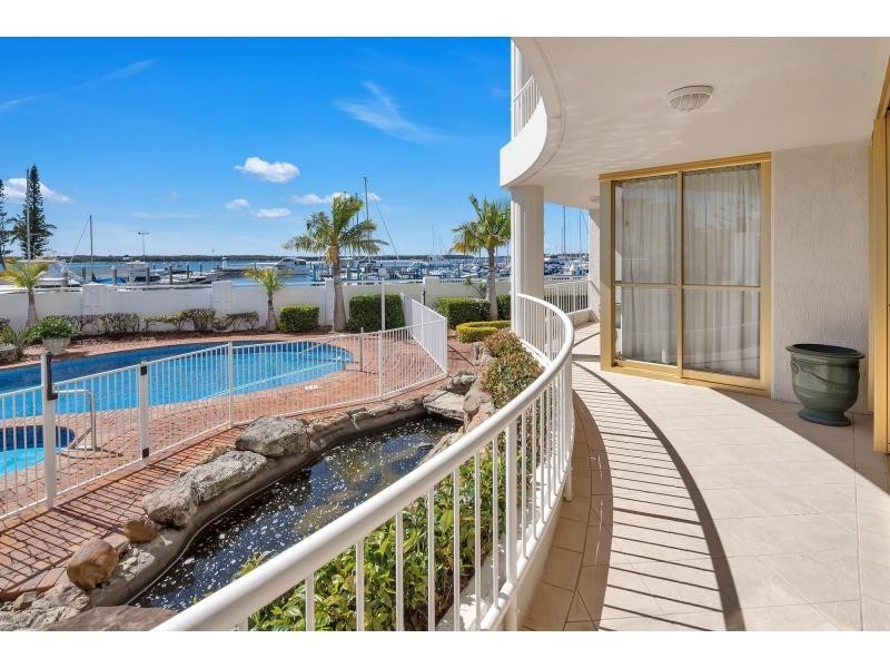 1/19 Oatland Esplanade, Runaway Bay QLD 4216