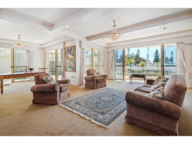 1/19 Oatland Esplanade, Runaway Bay QLD 4216