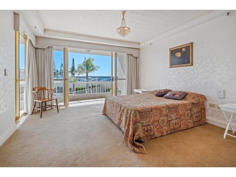 1/19 Oatland Esplanade, Runaway Bay QLD 4216